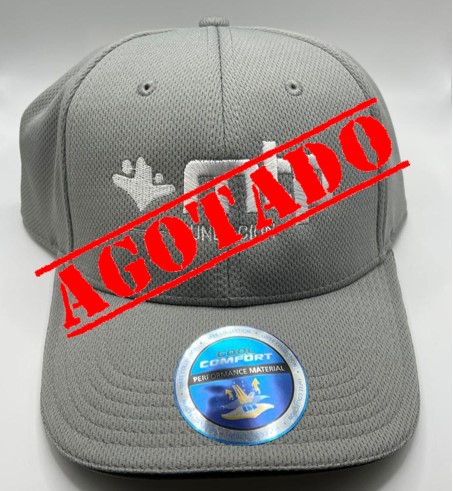 Gorra gris claro de visera curva con logotipo de Fundación MTP. AGOTADA.